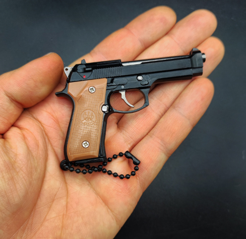 Pubg metal gun model BERETTA 92F Metal keychain without inscription